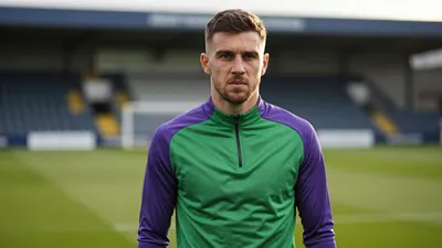 Gareth Ainsworth has bolstered Bray Wanderers' defence by signing 22-year-old defender Conor McManus from Brentford